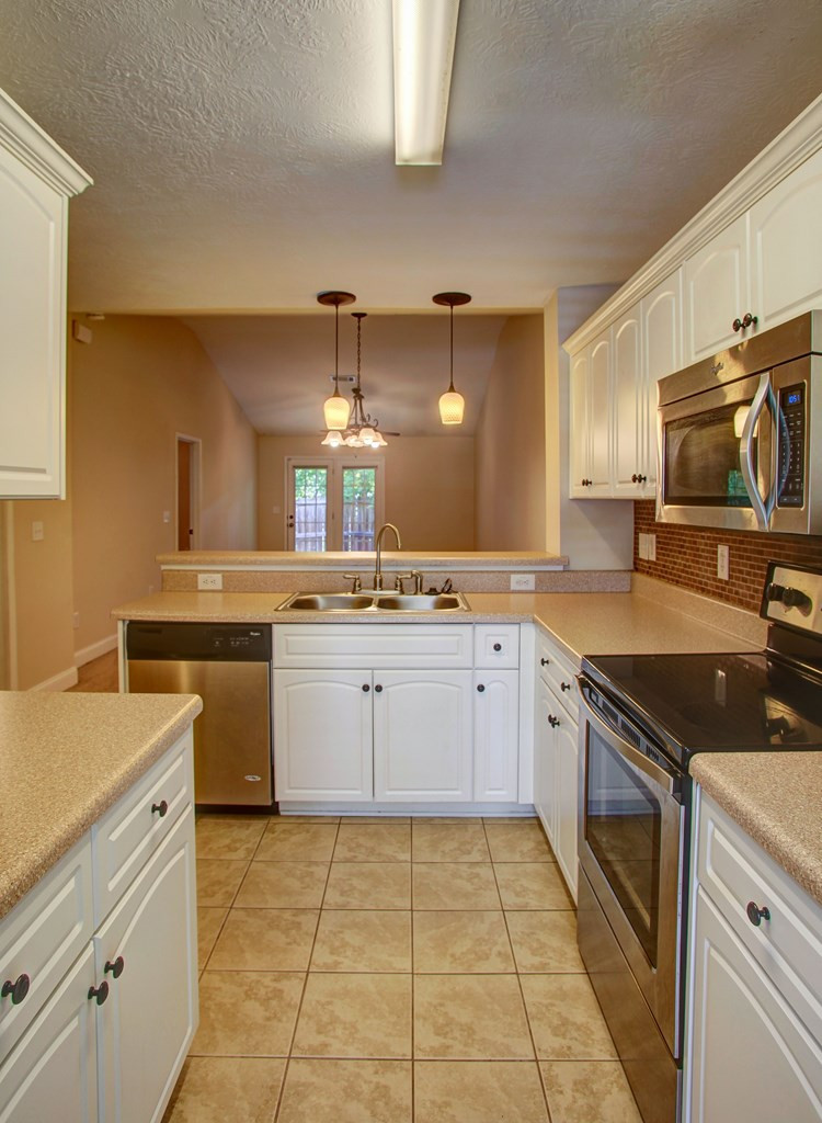 117 Winnipeg Road North Augusta, SC 29841 - Photo 2 of 11 Kitchen