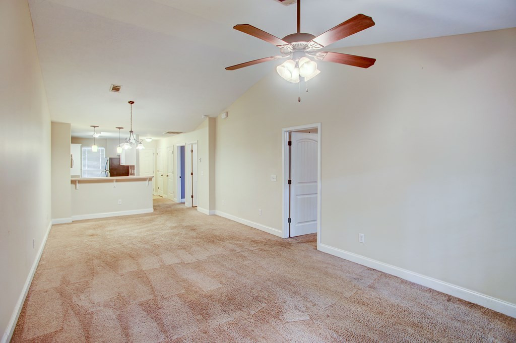 117 Winnipeg Road North Augusta, SC 29841 - Photo 4 of 11 Dining/Living room