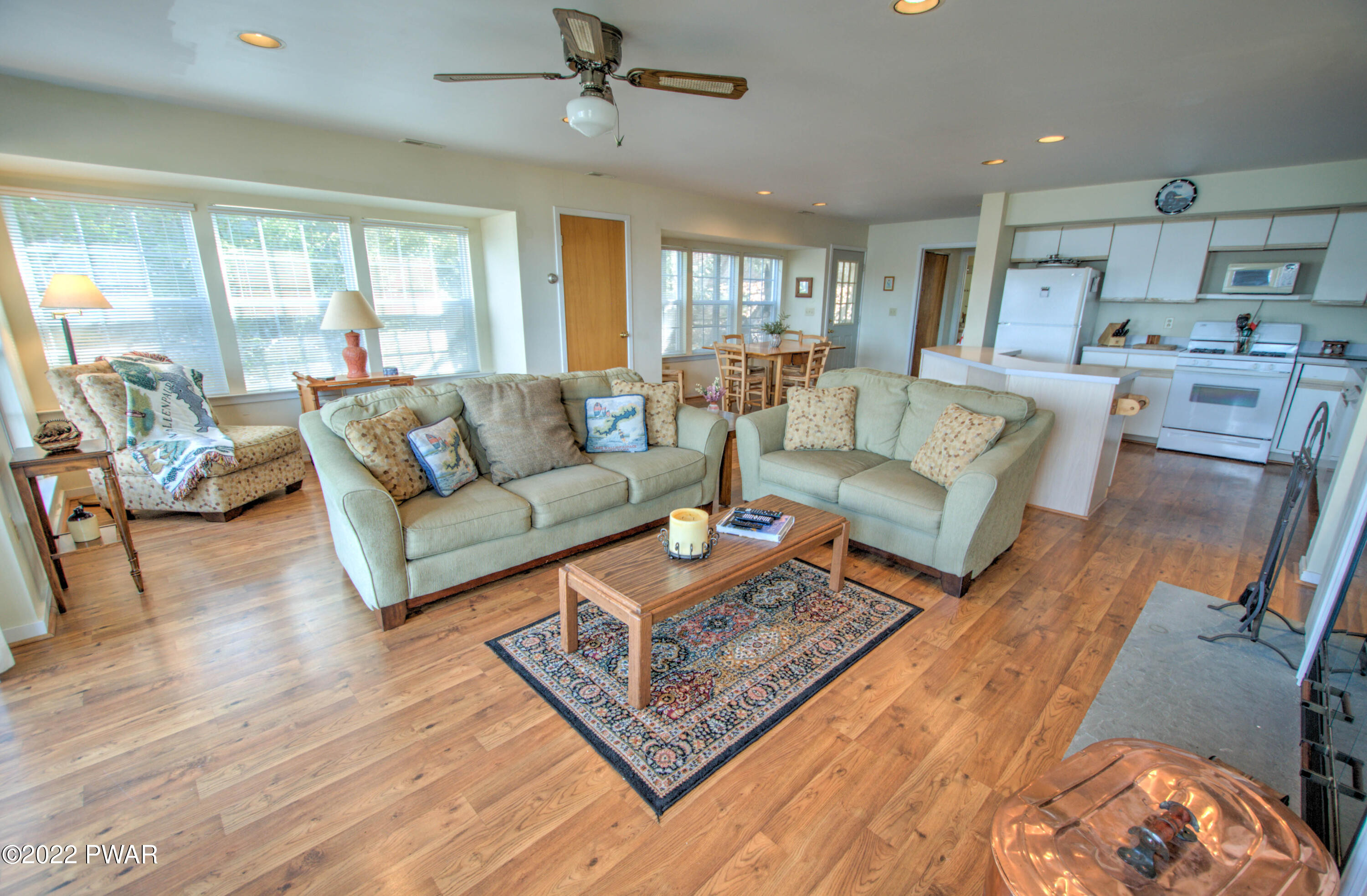 120 Shore Road Tafton, PA 18464 - Photo 6 of 33 4a living room