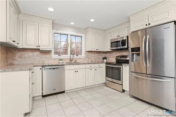 $4,900 | 608 Stillson Road, Fairfield, CT 06824