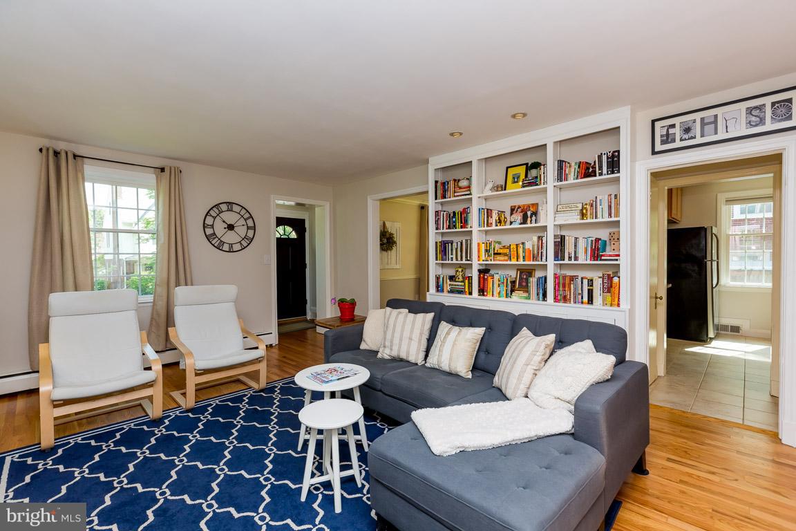 505 Wingate Road Baltimore, MD 21210 - Photo 4 of 30 Living Room