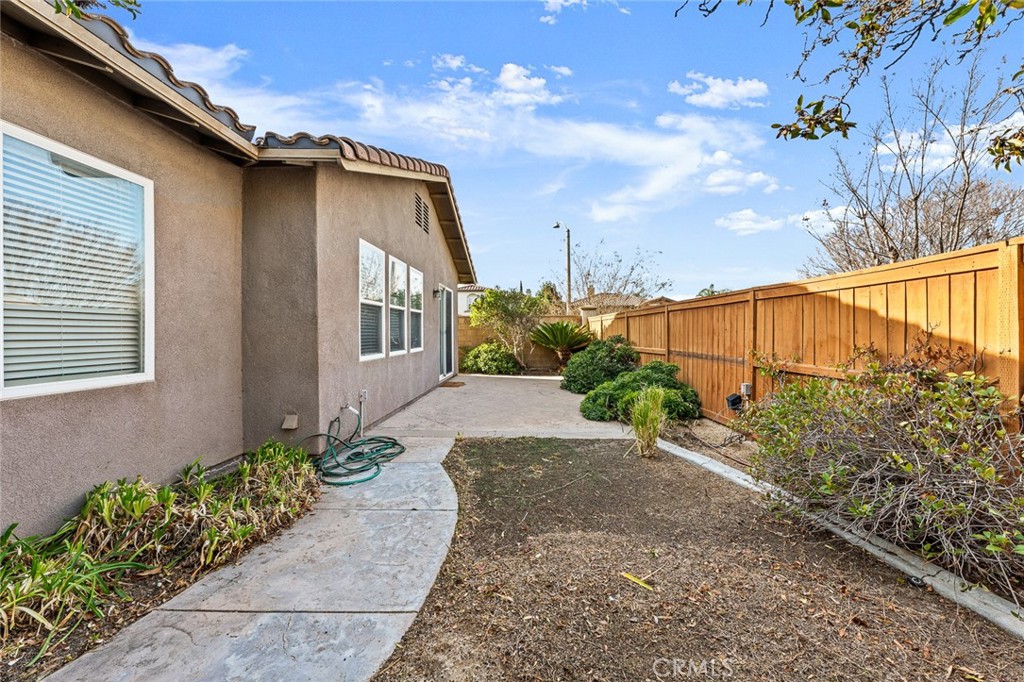 44855 Rutherford Street Temecula, CA 92592 - Photo 23 of 31 a view of a back yard of the house