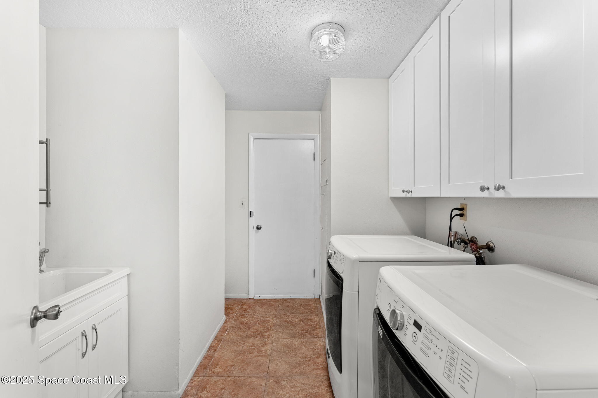 2016 Indian River Drive Cocoa, FL 32922 - Photo 32 of 49 16-web-or-mls-DSC01219-HDR