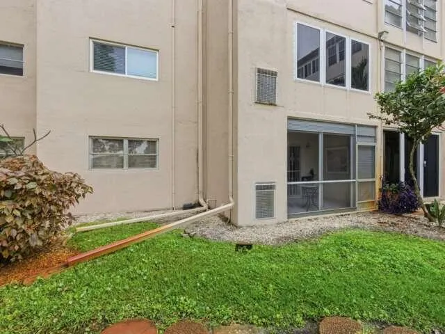 $165,000 | 2615 Northeast 1st Court, Unit 106, Boynton Beach, FL 33435