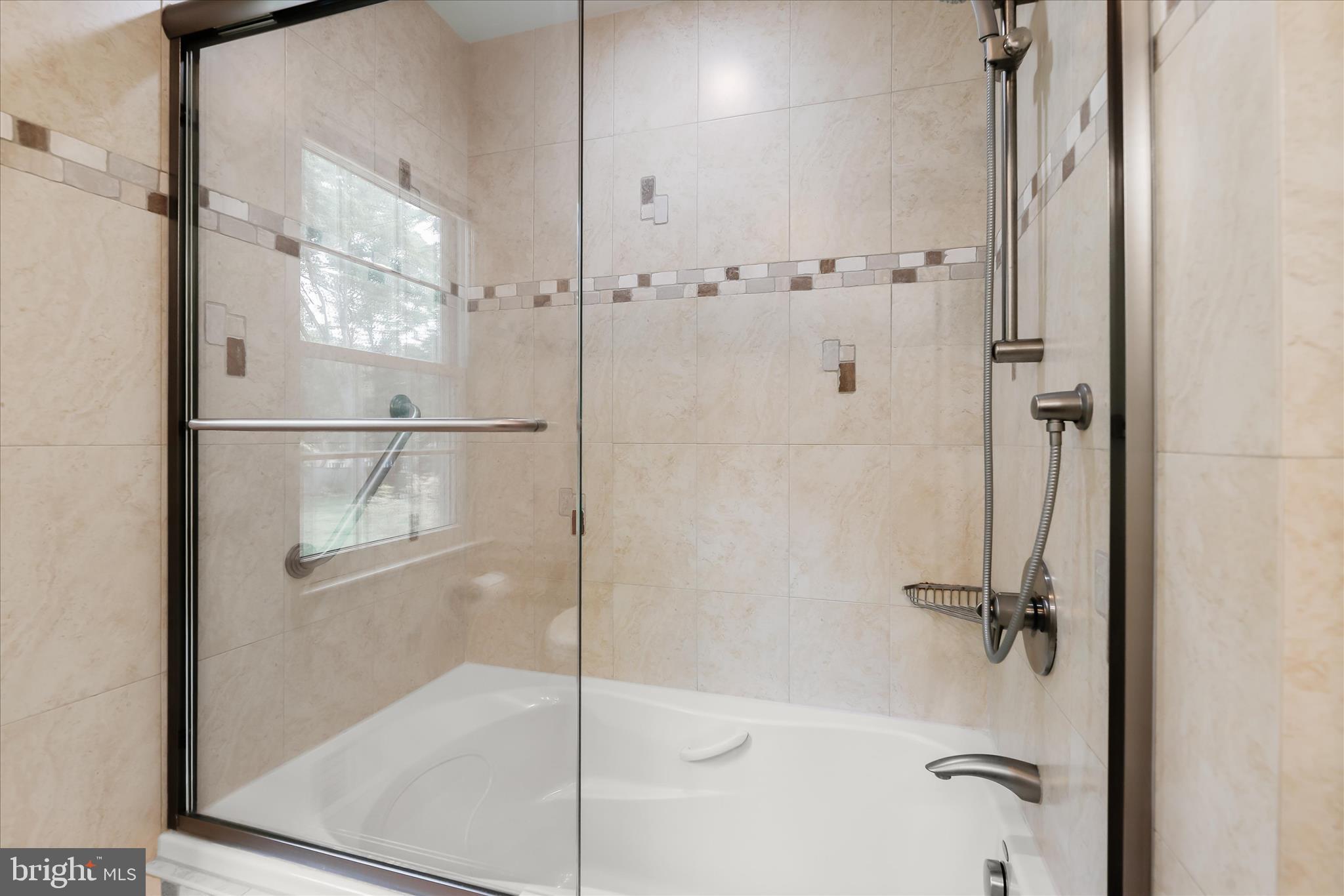 13121 Brandon Way Road Darnestown, MD 20878 - Photo 31 of 56 Hall bathroom