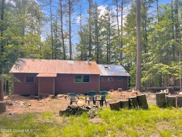 $299,900 | 40 Fld Road North, Chester, NY 12853