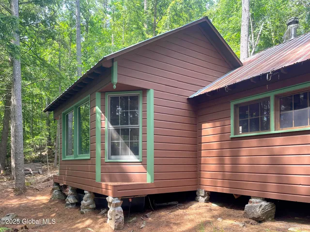 $299,900 | 40 Fld Road North, Chester, NY 12853