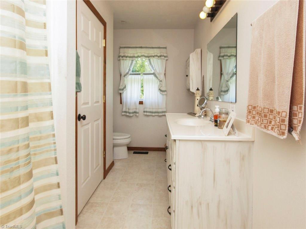571 Ridge Road Mocksville, NC 27028 - Photo 16 of 30 Full Bath between main level Master and office being used as a bedroom. With so many bedrooms this could easily be made a huge master suite just by adding a door to that side.