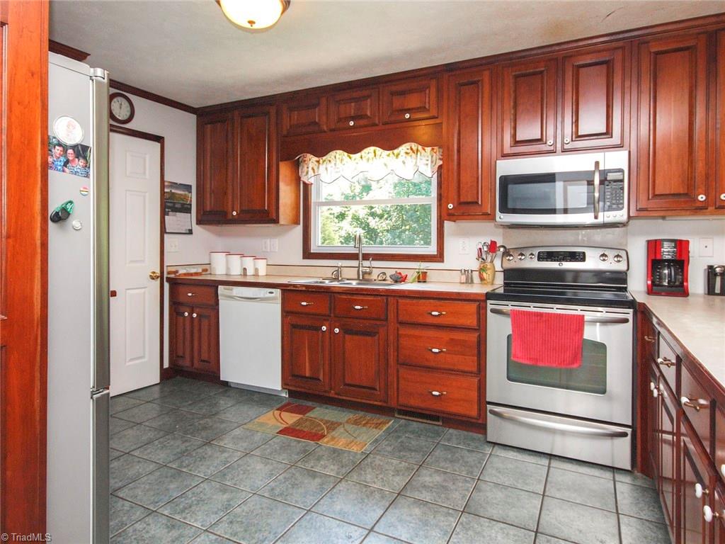 571 Ridge Road Mocksville, NC 27028 - Photo 8 of 30 Kitchen - large walk in pantry to the left
