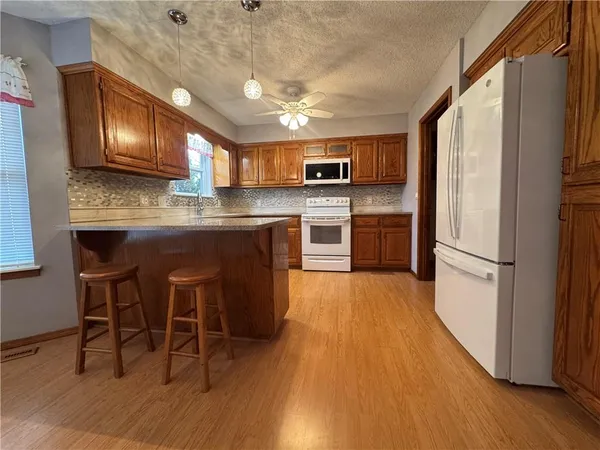 $230,000 | 623 Windsor Circle, Pittsburg, KS 66762