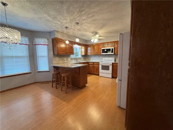 $230,000 | 623 Windsor Circle, Pittsburg, KS 66762