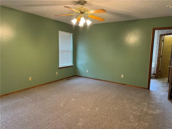 $230,000 | 623 Windsor Circle, Pittsburg, KS 66762