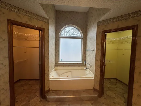 $230,000 | 623 Windsor Circle, Pittsburg, KS 66762