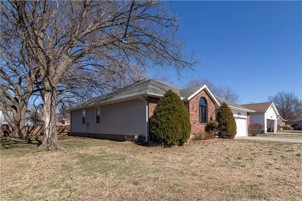 $230,000 | 623 Windsor Circle, Pittsburg, KS 66762