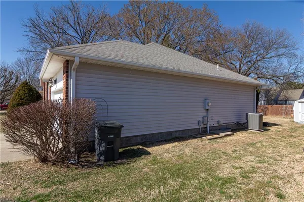 $230,000 | 623 Windsor Circle, Pittsburg, KS 66762