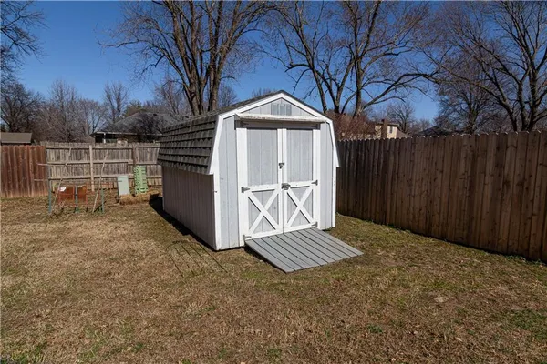 $230,000 | 623 Windsor Circle, Pittsburg, KS 66762