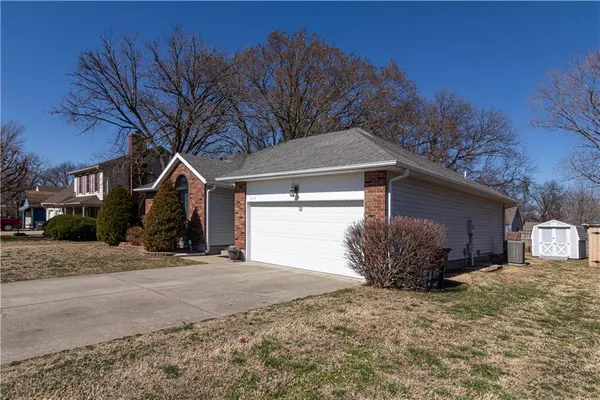 $230,000 | 623 Windsor Circle, Pittsburg, KS 66762
