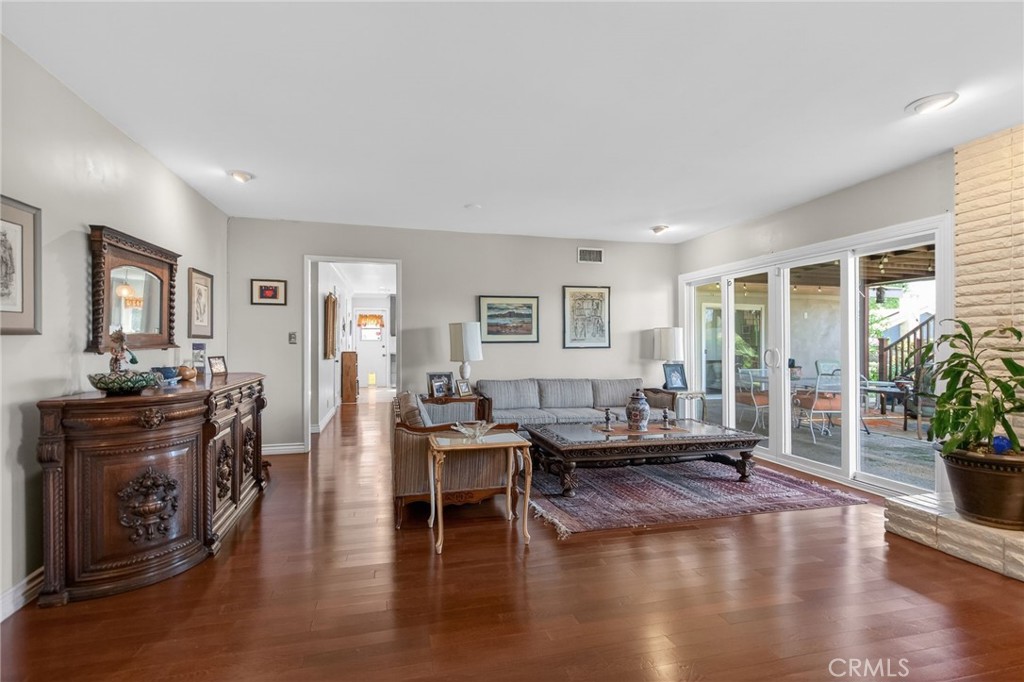 5305 Bardwell Avenue Riverside, CA 92506 - Photo 9 of 41
