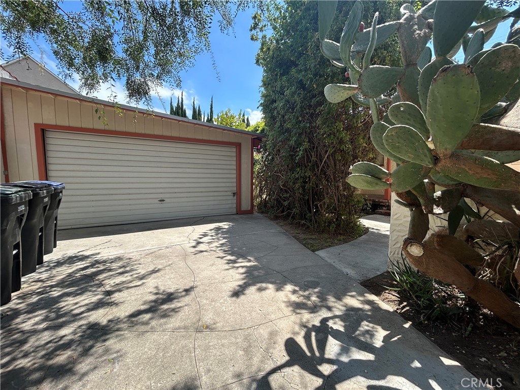 214 East Stocker Street Glendale, CA 91207 - Photo 31 of 31 2-Car Garage