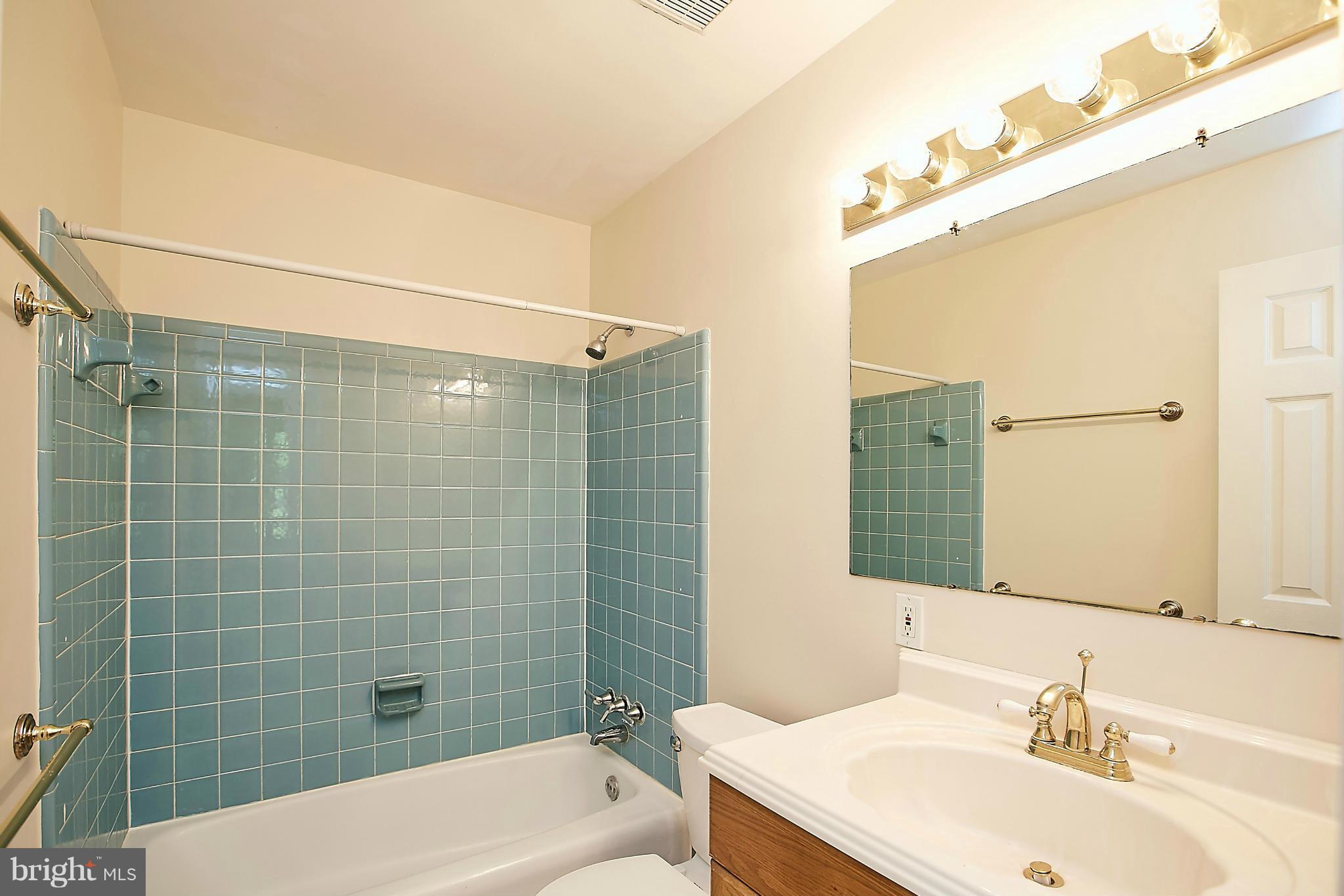8310 Moline Place Springfield, VA 22153 - Photo 22 of 30 Hall Bath