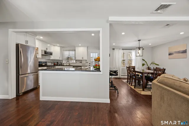 $449,900 | 1986 Hartford Turnpike, North Haven, CT 06473