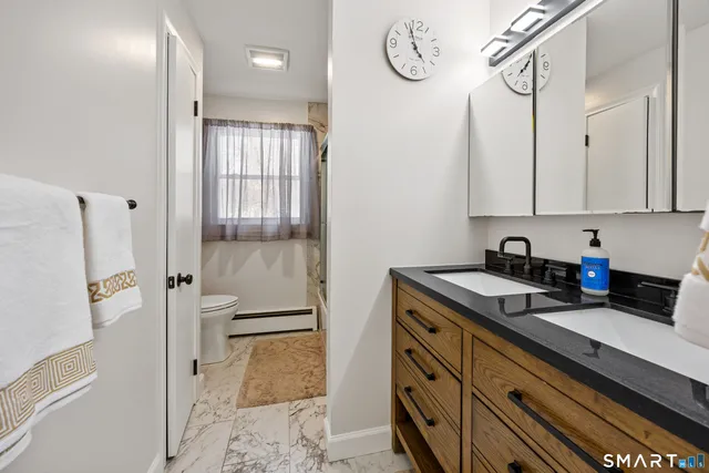 $449,900 | 1986 Hartford Turnpike, North Haven, CT 06473