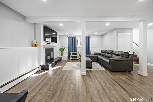 $449,900 | 1986 Hartford Turnpike, North Haven, CT 06473