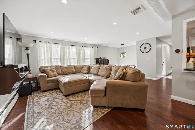 $449,900 | 1986 Hartford Turnpike, North Haven, CT 06473