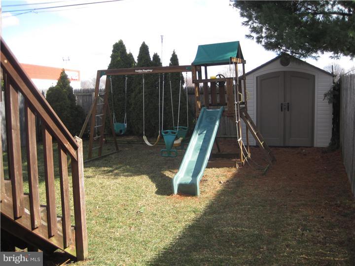 9959 Sandy Road Philadelphia, PA 19115 - Photo 14 of 15 Back Yard