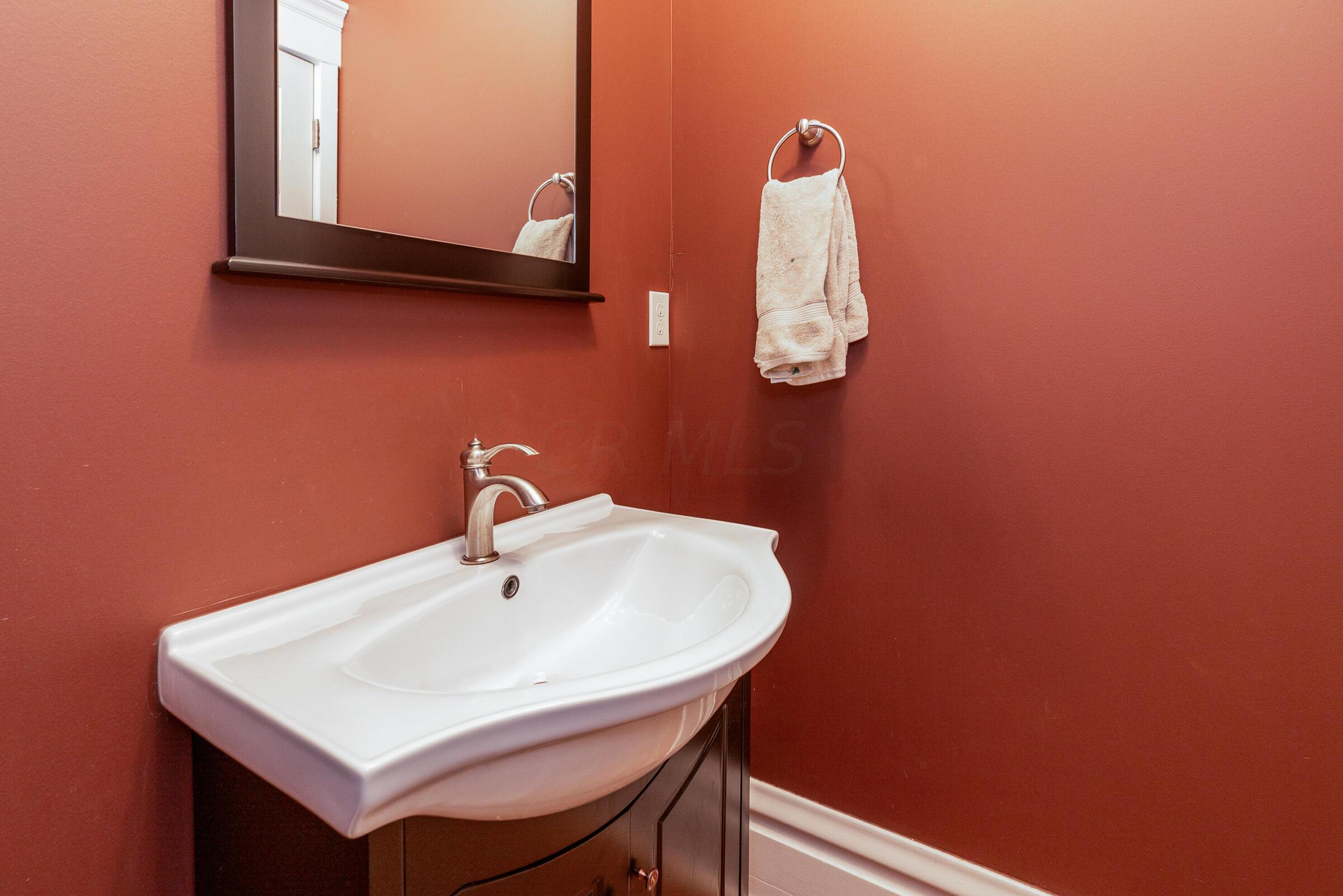 856 Neil Avenue Columbus, OH 43215 - Photo 13 of 42 Powder Room