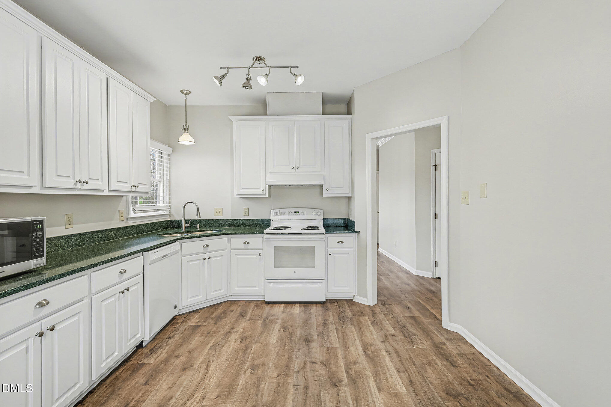 3706 Carnegie Lane Raleigh, NC 27612 - Photo 8 of 20 009_file_364