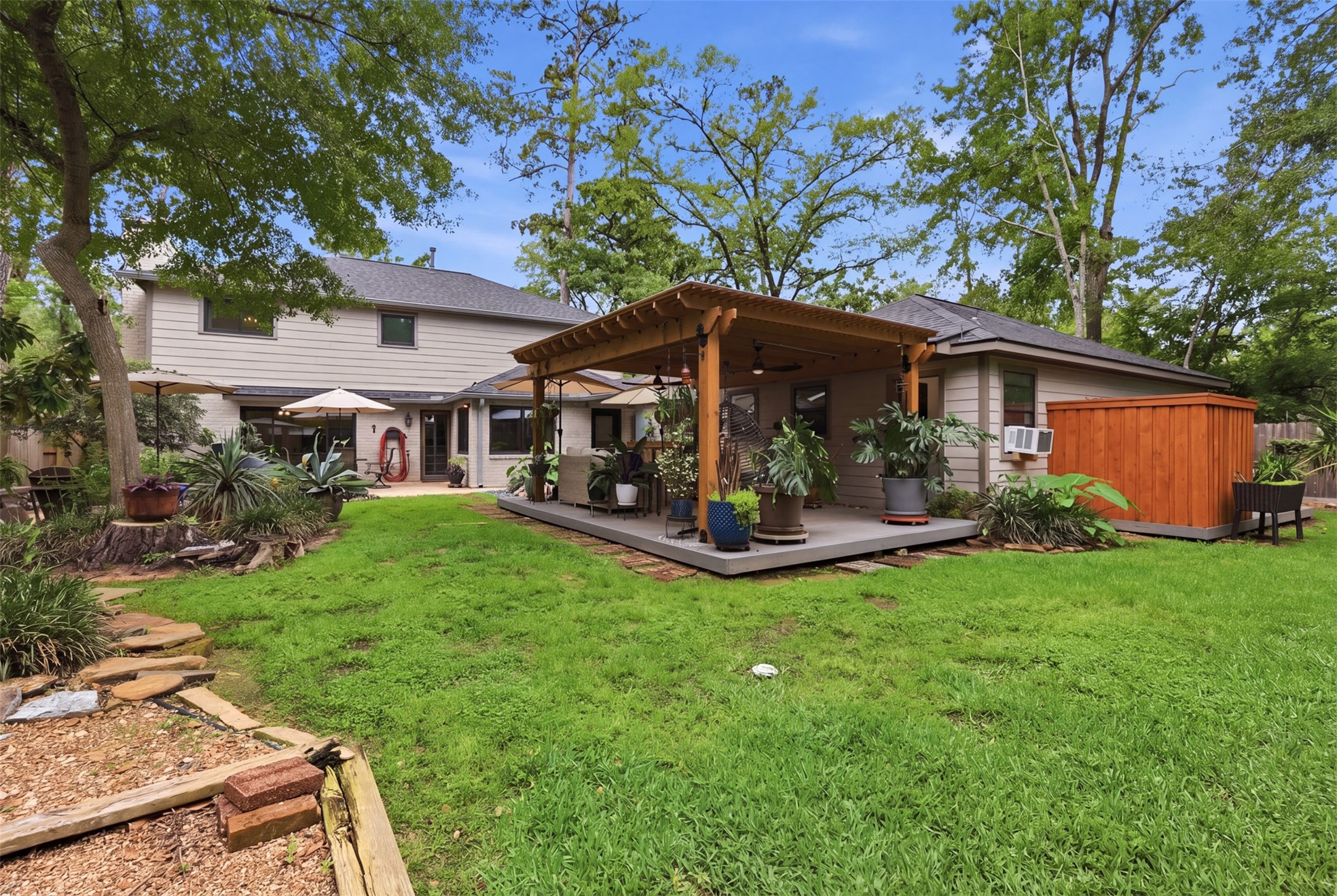 6126 Hickorycrest Drive Spring, TX 77389 - Photo 39 of 50 Wide view of the backyard showing the covered deck, landscaping, and lawn area.