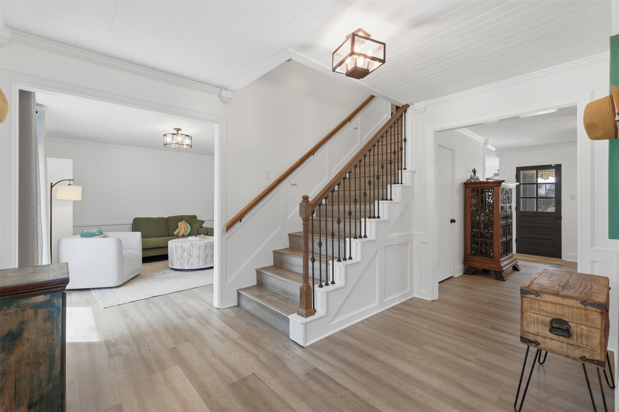 6126 Hickorycrest Drive Spring, TX 77389 - Photo 5 of 50 Spacious entry with stairs and easy access to the living spaces.