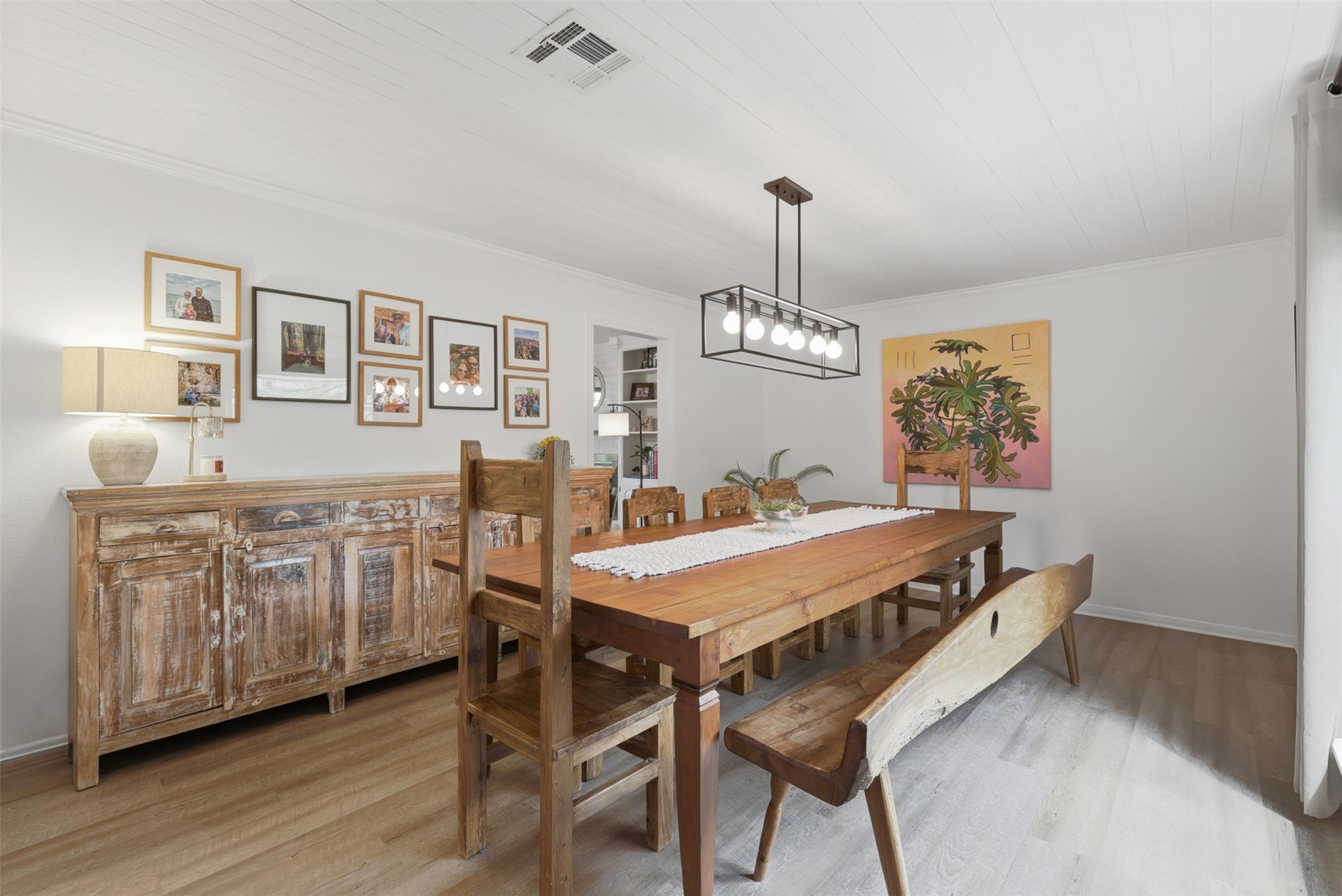 6126 Hickorycrest Drive Spring, TX 77389 - Photo 8 of 50 The large dining area is perfect for everyday meals or gatherings.