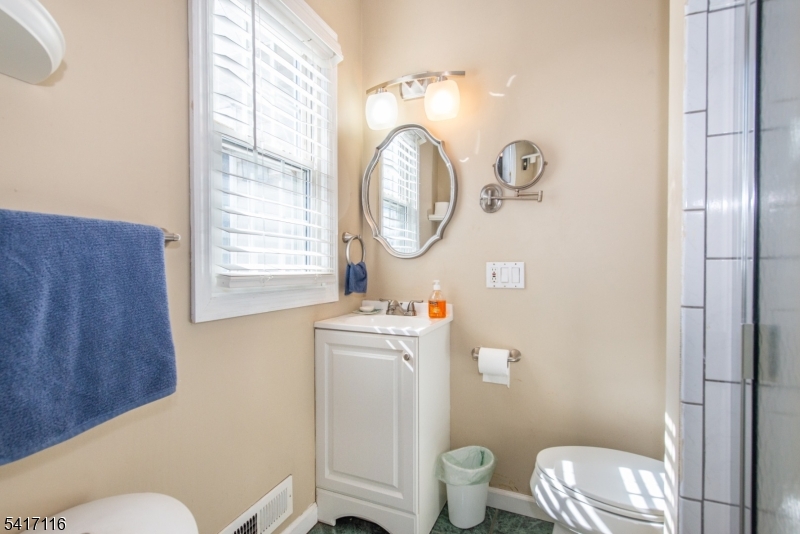 29 Long Acres Road Fairfield, NJ 07004 - Photo 23 of 33 a bathroom with a toilet a sink and a mirror