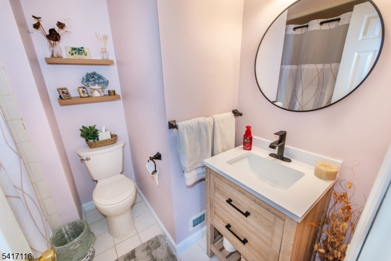 29 Long Acres Road Fairfield, NJ 07004 - Photo 27 of 33 a bathroom with a sink mirror and toilet