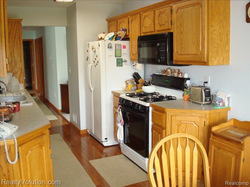 6809 Lothrop Road Imlay City, MI 48444 - Photo 9 of 12 Kitchen