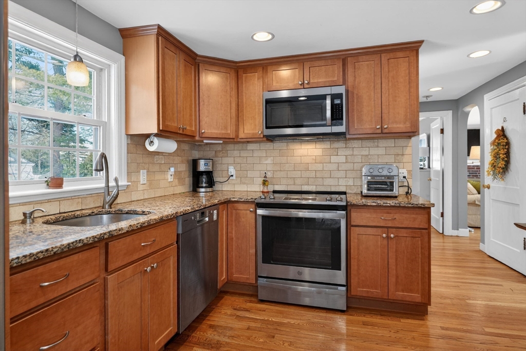 5 Castle Avenue Medfield, MA 02052 - Photo 12 of 29