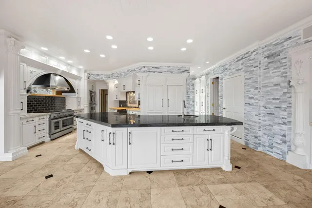 $7,500 | 1560 Bluff Creek Drive, Chaska, MN 55318