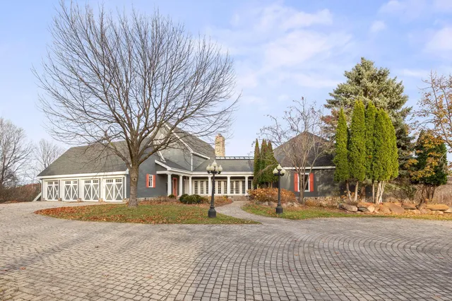 $7,500 | 1560 Bluff Creek Drive, Chaska, MN 55318