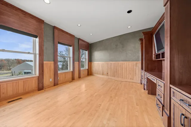 $7,500 | 1560 Bluff Creek Drive, Chaska, MN 55318