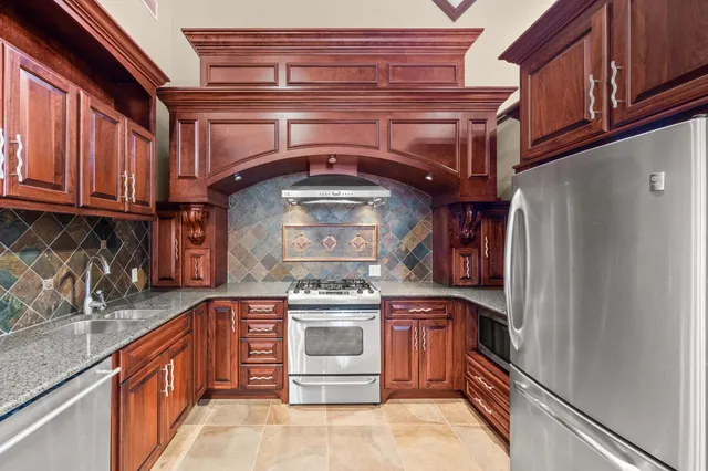 $7,500 | 1560 Bluff Creek Drive, Chaska, MN 55318