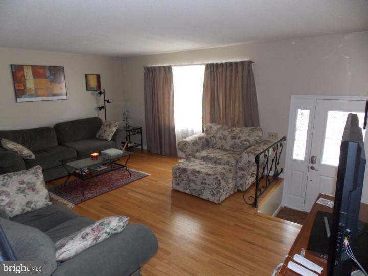 12118 Medford Road Philadelphia, PA 19154 - Photo 2 of 17