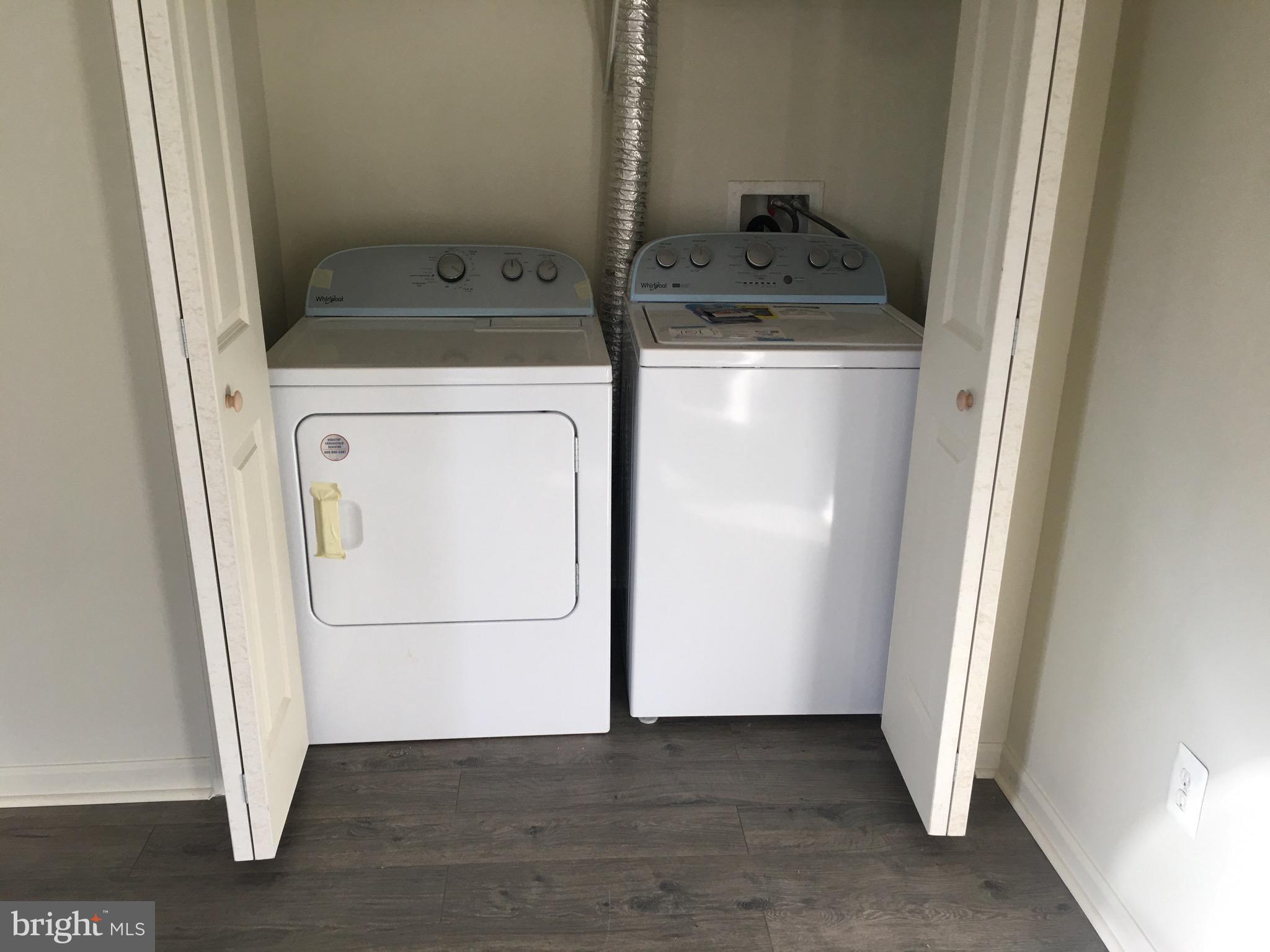 610 Pendleton Lane Strasburg, VA 22657 - Photo 16 of 30 a utility room with dryer and washer