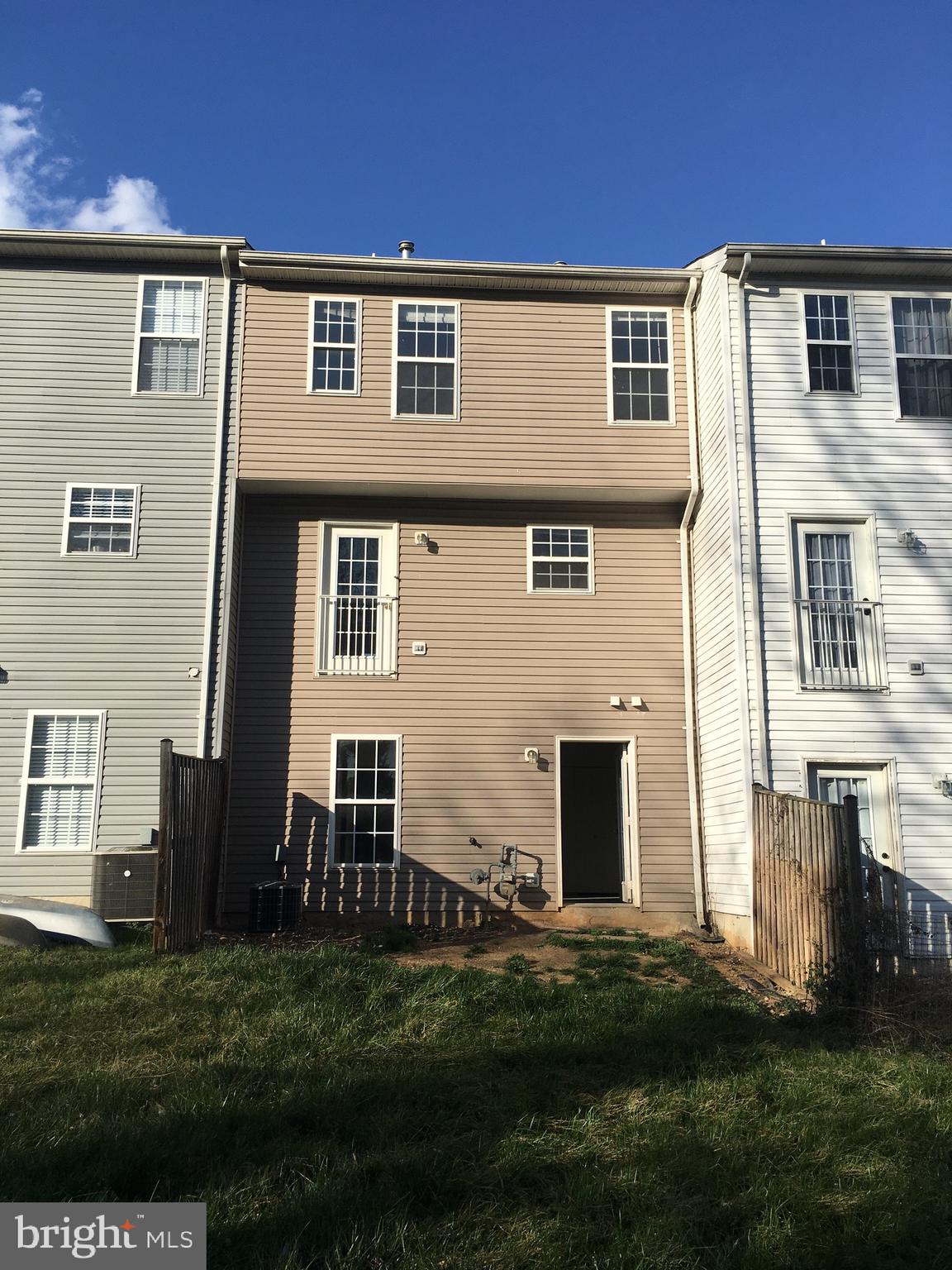 610 Pendleton Lane Strasburg, VA 22657 - Photo 2 of 30 a front view of a house with a garden