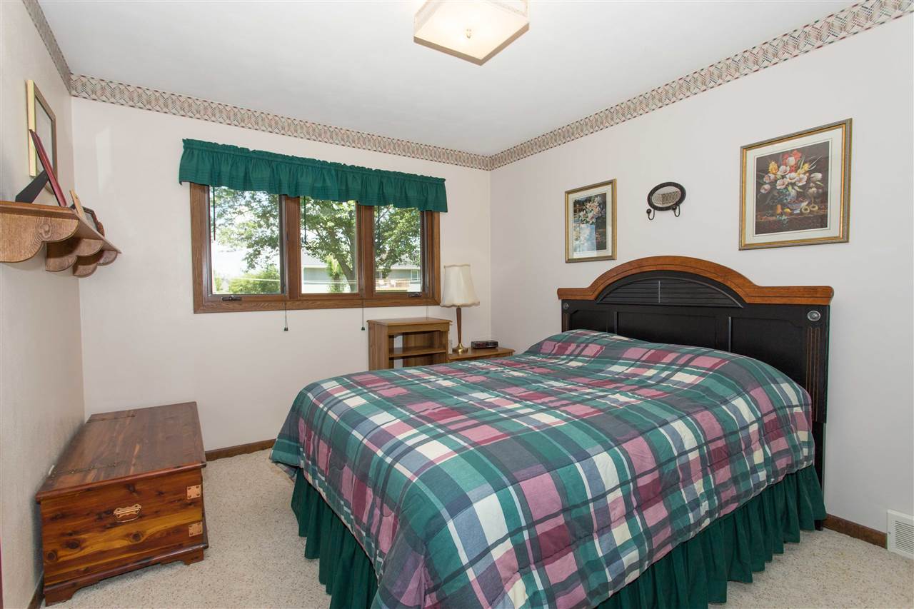 6210 Middle Road Dubuque, IA 52002 - Photo 11 of 25 Gallery Image 11
