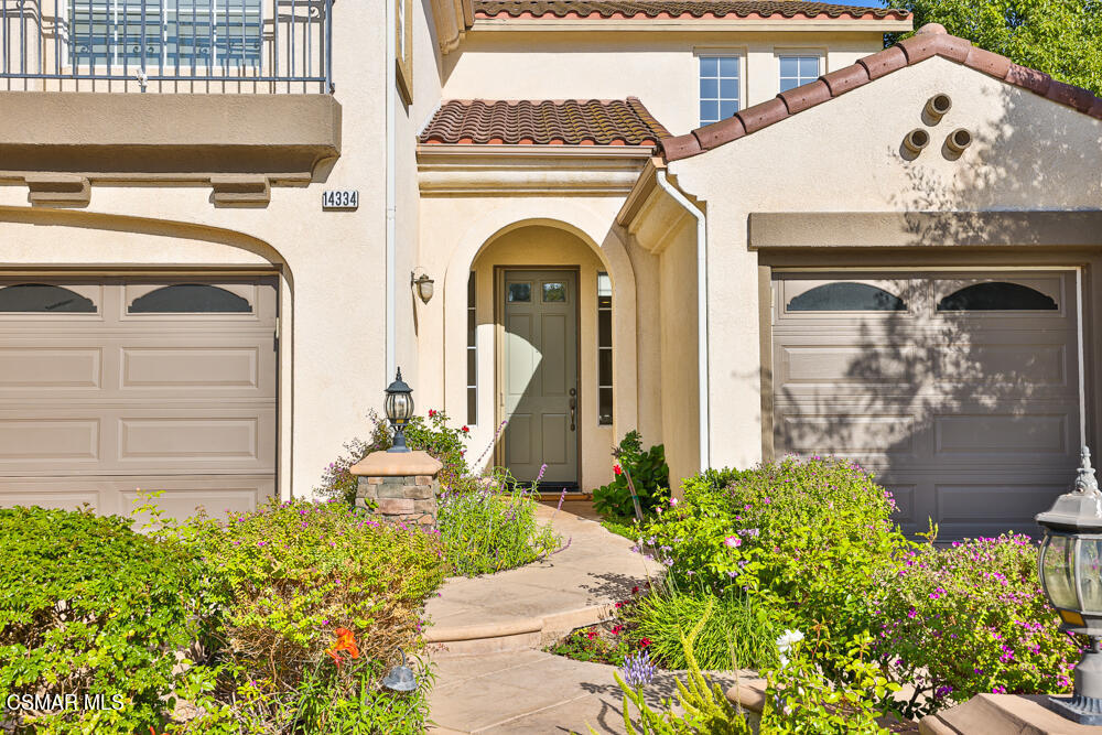 14334 Peach Hill Road Moorpark, CA 93021 - Photo 3 of 36 8I6A9323