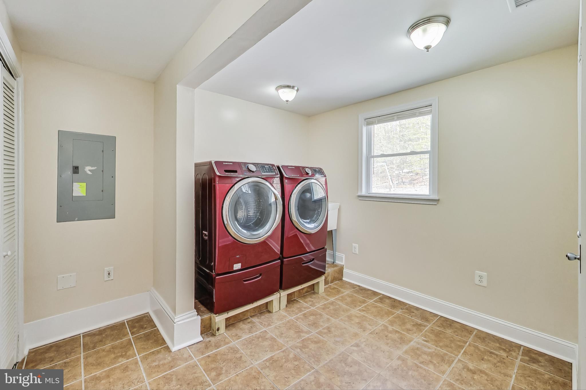 240 Norman Road Stafford, VA 22554 - Photo 7 of 46 Full Size Washer and Dryer Luxury Red Custom Set
