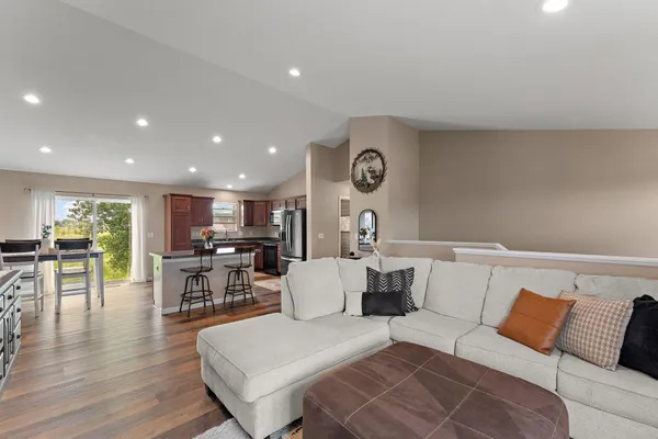 $384,900 | 809 Cologne Lane, Waverly, MN 55390