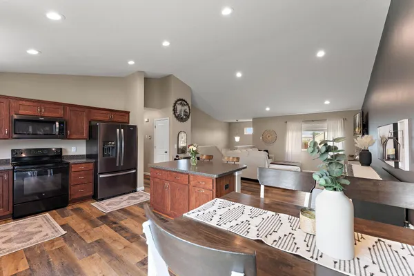 $384,900 | 809 Cologne Lane, Waverly, MN 55390